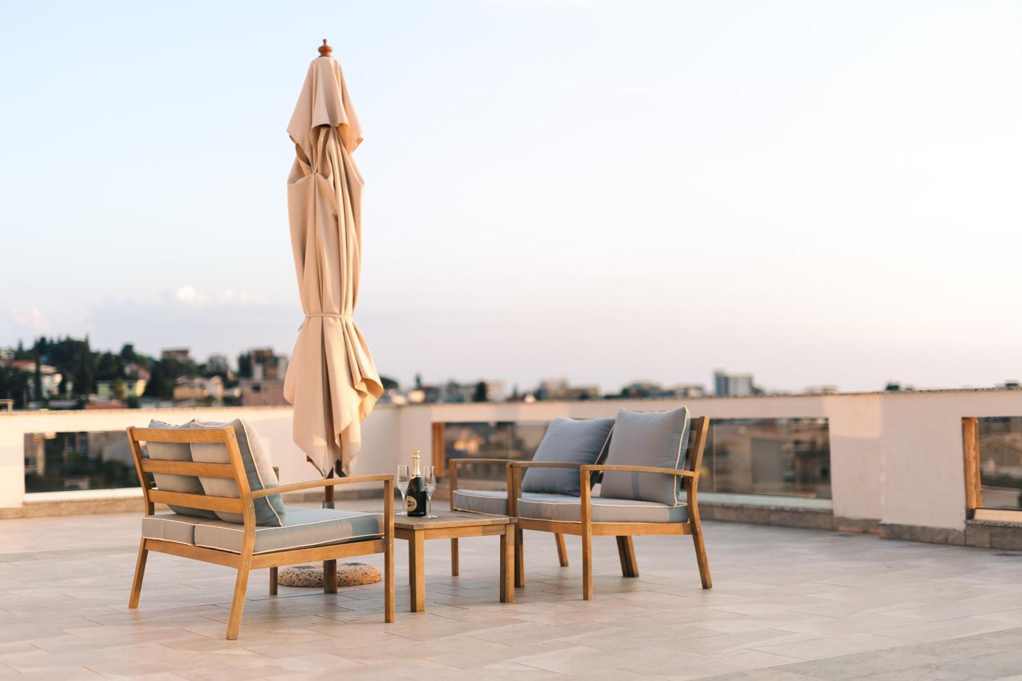 Lux Hotel M Dobra Voda Buitenkant foto